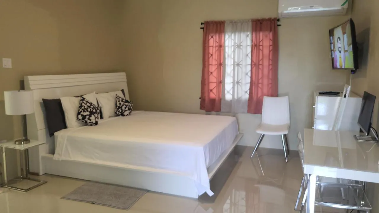 3 Bedrooms. 3 Bath Villa. Pool. Super Suite Ocho Rios